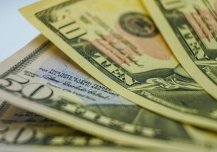 De-Dollarization Explained: What It Means for Global Markets